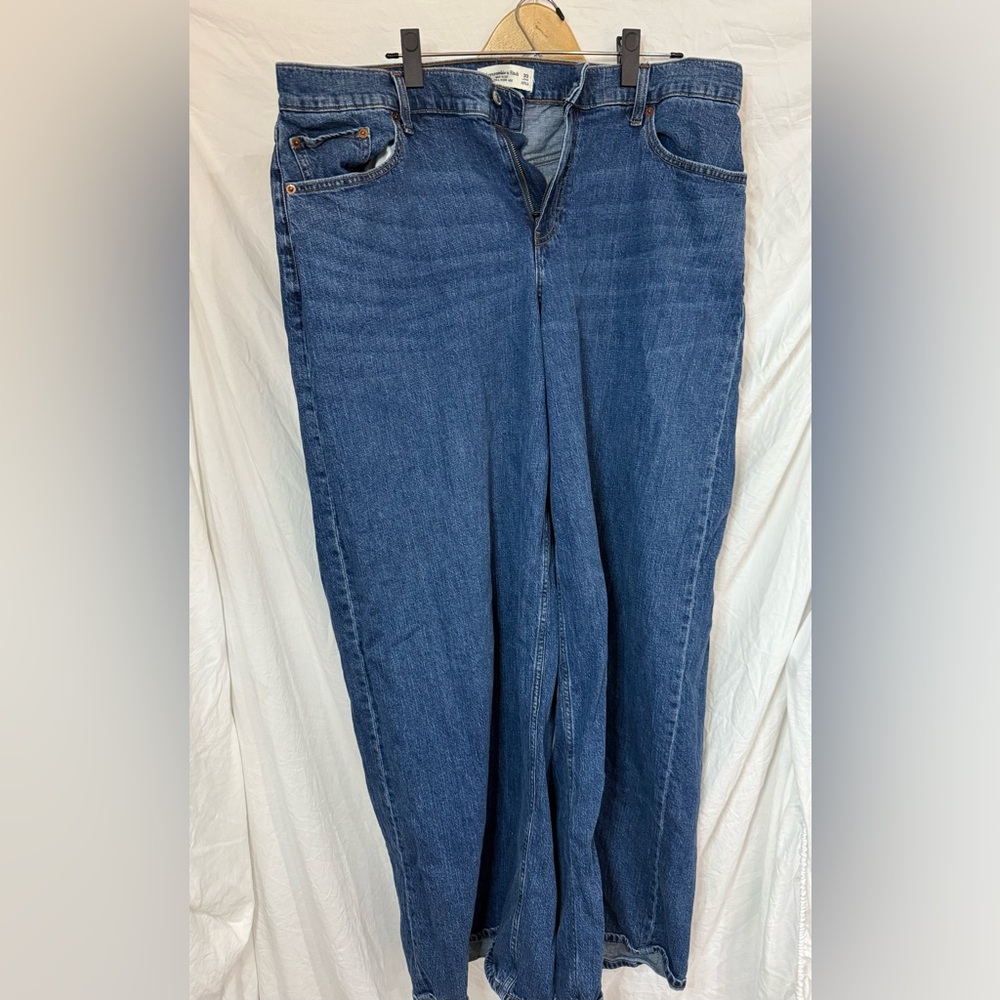 Abercrombie & Fitch Mid Rise Ultra Wide Leg Jeans - Blue